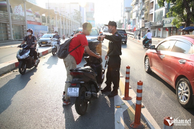 Mối lo học sinh bất chấp luật giao thông, CSGT liên tục xử lý trường hợp điều khiển xe 125 phân khối