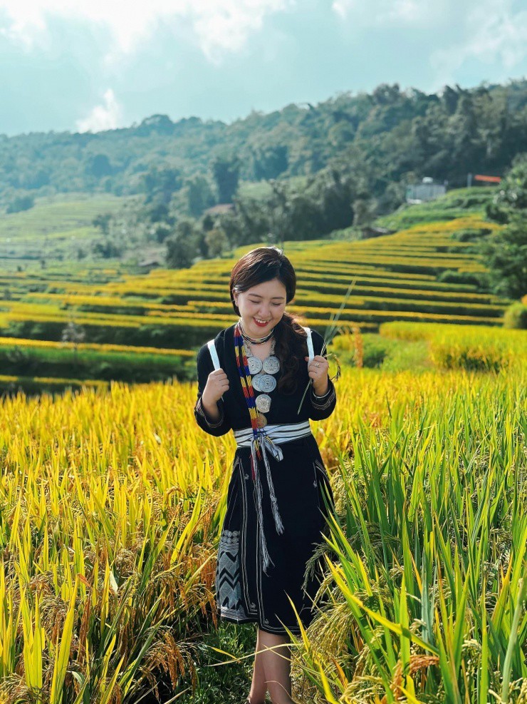 Vào mùa lúa chín vàng, Hồng Thái trở thành bức họa đồng quê tuyệt đẹp, làm mê đắm lòng người.