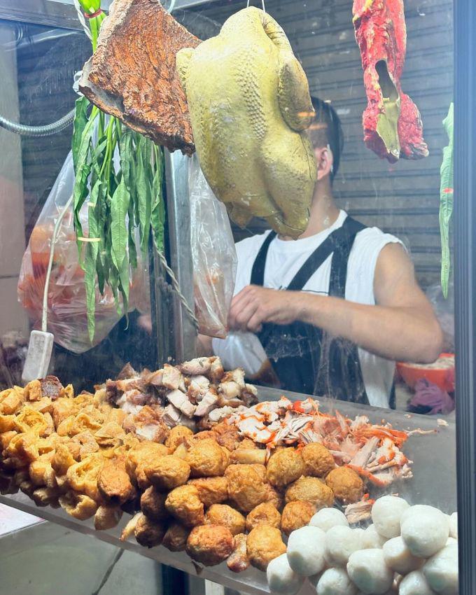 Vợ chồng Trấn Thành &#39;càn quét&#39; ẩm thực Bangkok - 9