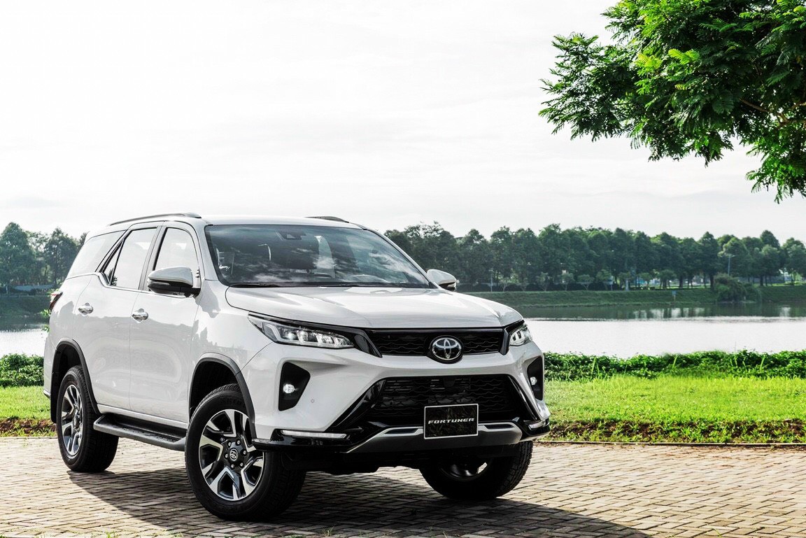 Toyota Fortuner sở hữu vẻ ngoài mạnh mẽ, khỏe khoắn.