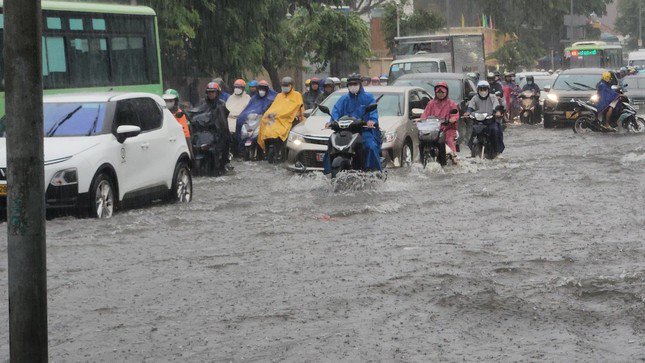 Dự báo mưa lớn tiếp tục hoành hành tại miền Trung, Tây Nguyên, Nam Bộ