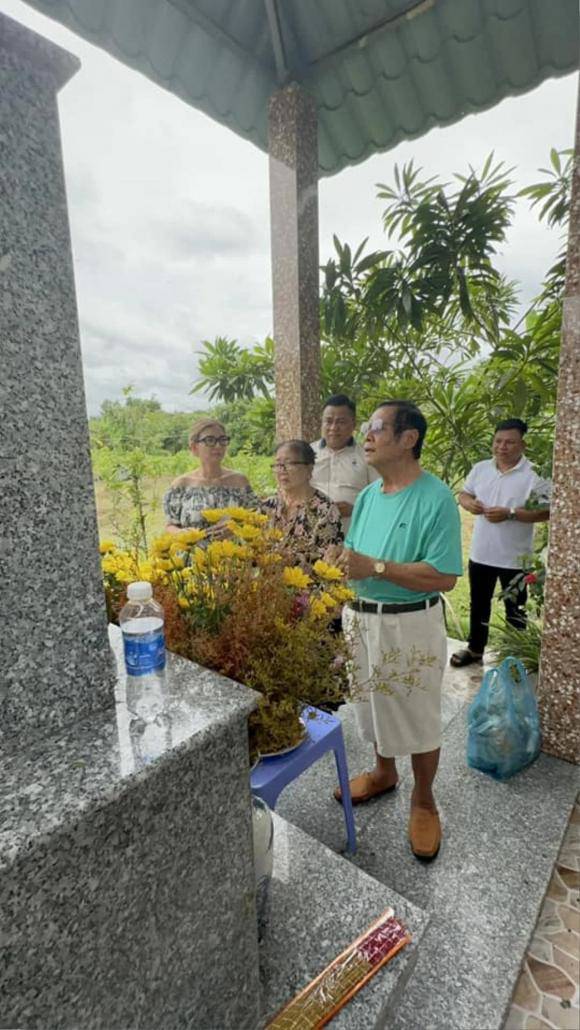 Bố mẹ cố ca sĩ Vân Quang Long vẫn chưa nguôi ngoai nỗi đau mất con.