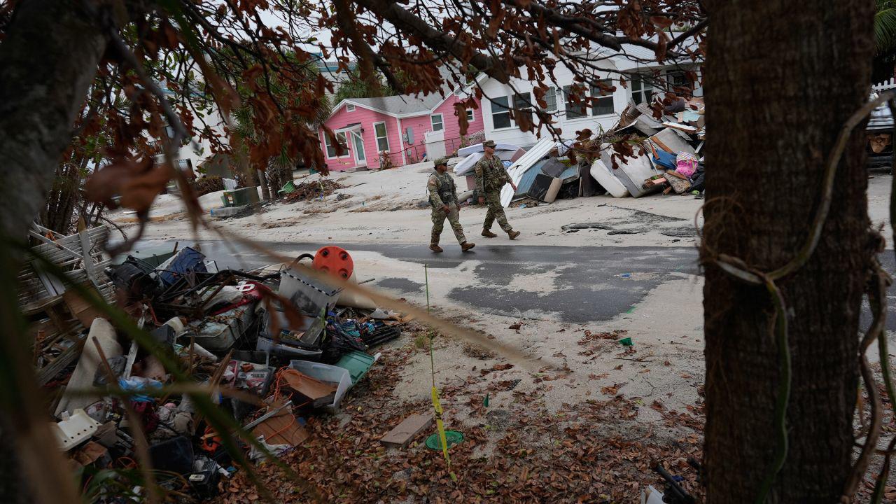 Lính vệ binh quốc gia được huy động ở Florida (ảnh: CNN)