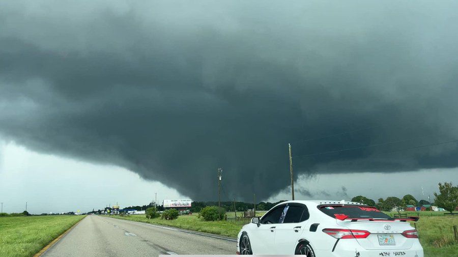 Lốc xoáy khổng lồ ở Florida (ảnh: CNN)