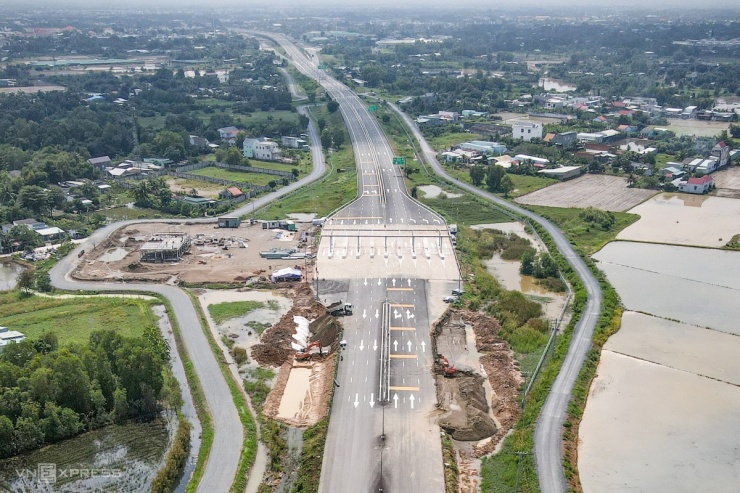 Cao tốc Bến Lức - Long Thành đoạn 4 km sắp thông xe, giải tỏa áp lực giao thông