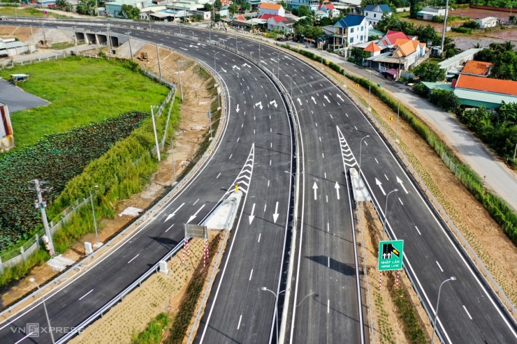 Cao tốc Bến Lức - Long Thành đoạn 4 km sắp thông xe, giải tỏa áp lực giao thông