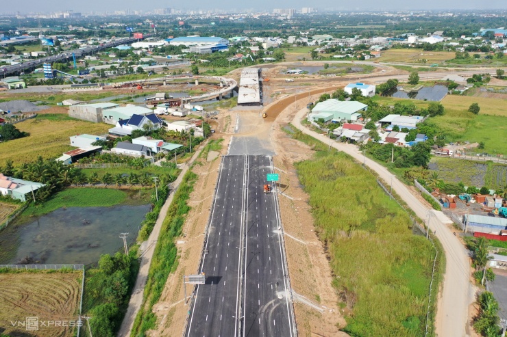 Cao tốc Bến Lức - Long Thành đoạn 4 km sắp thông xe, giải tỏa áp lực giao thông