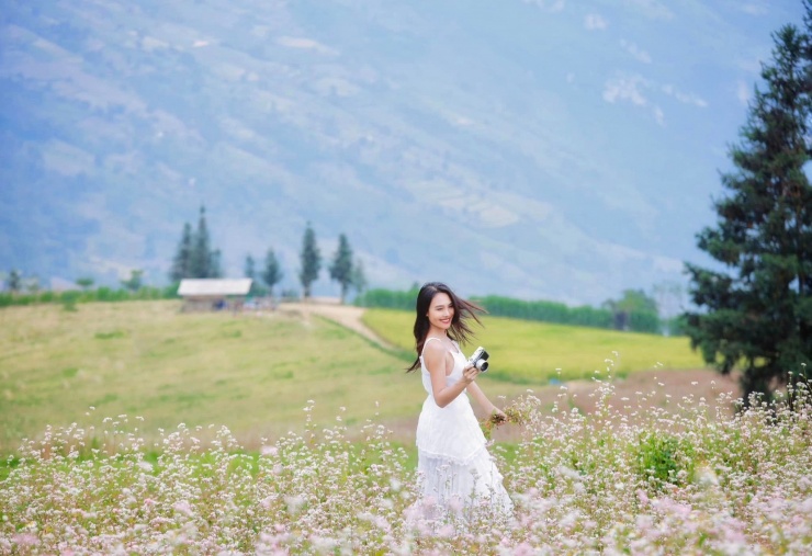 Tìm về thiên nhiên rực rỡ sắc màu ở mảnh đất ‘đá nở hoa’ 11 Nụ cười rạng ngời bên cảnh đẹp của hoa lá.