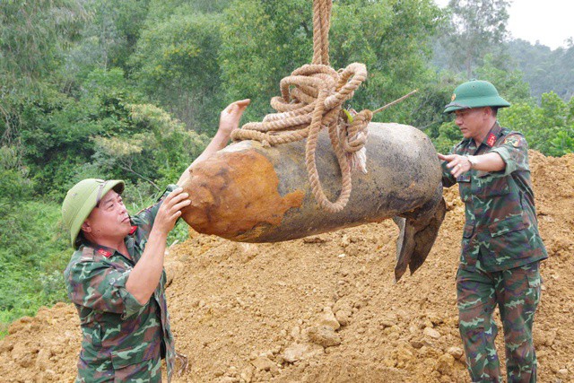 Hà Tĩnh hủy nổ thành công quả bom nặng 200kg sót lại sau chiến tranh