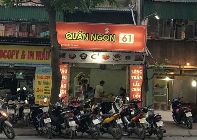 Quán Ngon Lòng Chần 61 với các món đặc trưng như lòng chần, dồi rán, lòng xào dưa, dạ dày xào húng quế,... và đặc biệt không thể thiếu món cháo lòng.