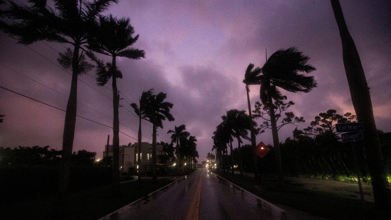 El cielo de Florida se volvió violeta cuando el huracán Milton tocó tierra. Foto: CNN