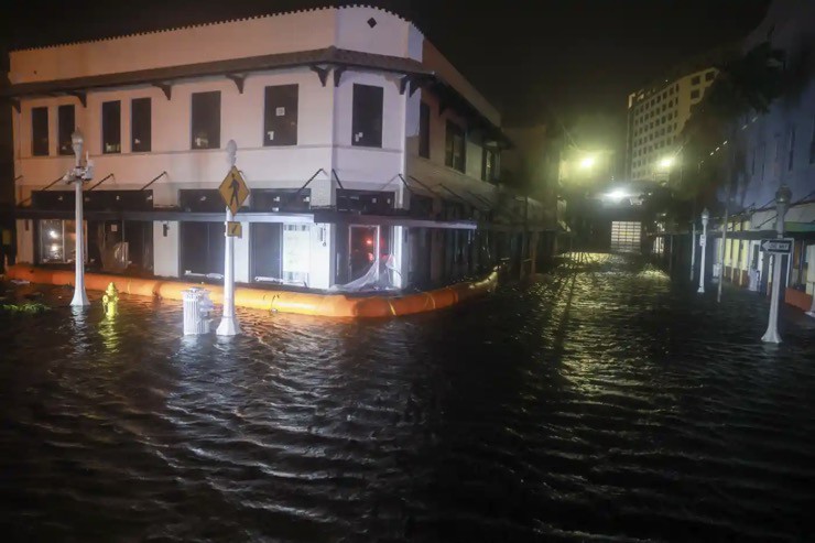 Escena de inundaciones en la ciudad de Fort Myers, Florida. Foto: Joe Raedle/Getty Images.