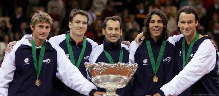 Năm 2004, Nadal đã có lần đầu vô địch Davis Cup cùng ĐT Tây Ban Nha trên sân nhà Sevilla. 20 năm sau anh&nbsp; sẽ thi đấu trận đấu cuối cùng trong sự nghiệp tại giải đấu này vào tháng 11 tới, cũng trên sân&nbsp;nhà, khép lại sự nghiệp huy hoàng với những trang đặc biệt trong lịch sử tennis thế giới.