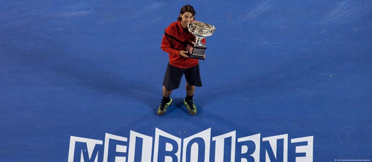 Năm 2009, Nadal đánh bại Federer trong trận chung kết kinh điển để vô địch Australian Open lần đầu tiên. Anh cũng trở thành tay vợt TBN đầu tiên trong lịch sử vô địch giải đấu này.