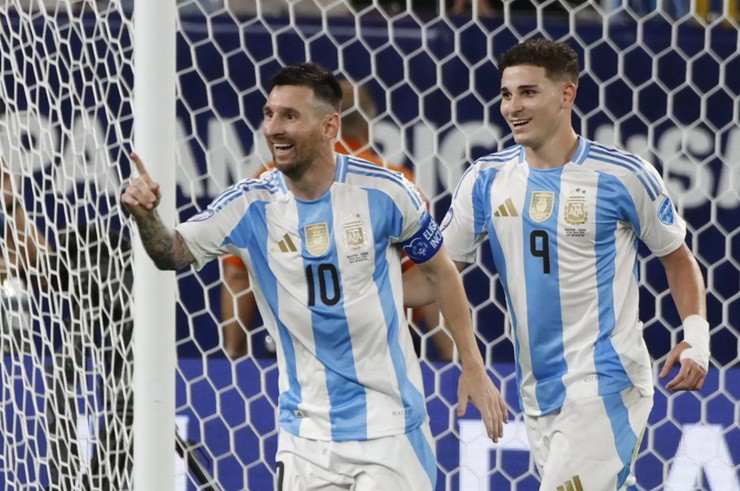 Messi tái xuất trong màu áo Argentina sau 3 tháng