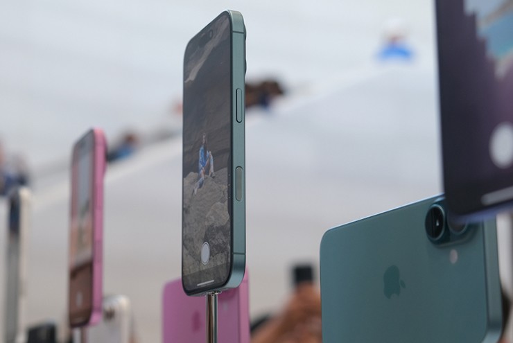 The iPhone 16 Plus only accounts for 11% of iPhone 16 lineup sales.