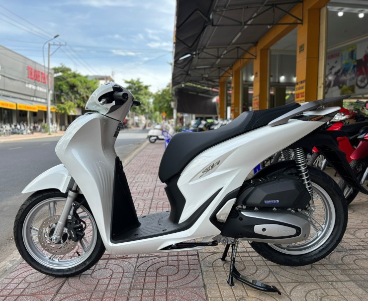 Giá xe ga Honda SH125i giữa tháng 10/2024: Chênh hơn 1 triệu đồng - 2