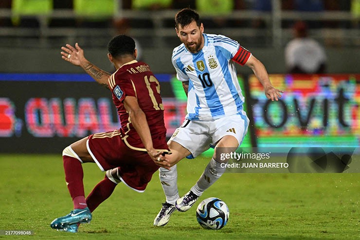 Messi nỗ lực thi đấu cùng ĐT Argentina