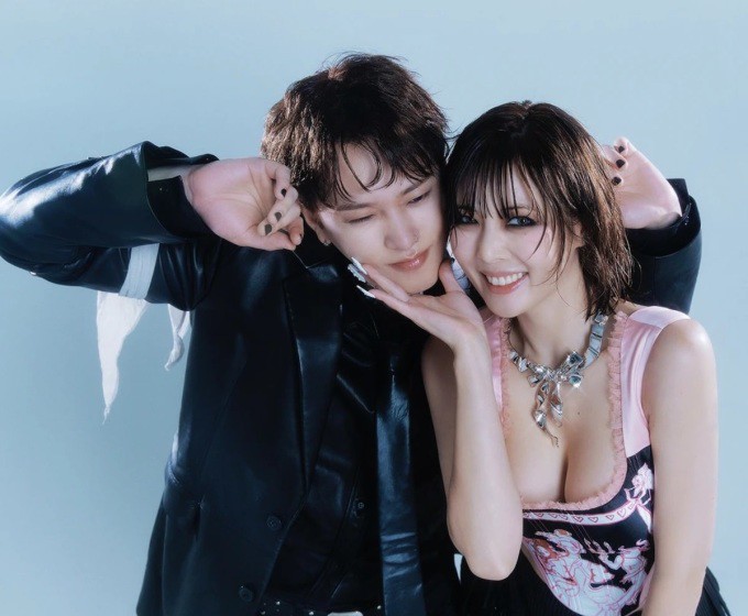 Hình cưới HyunA và Yong Jun Hyung. Ảnh: Elle