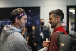 Federer gọi Djokovic là "ông già" khi chạm mặt ở Thượng Hải