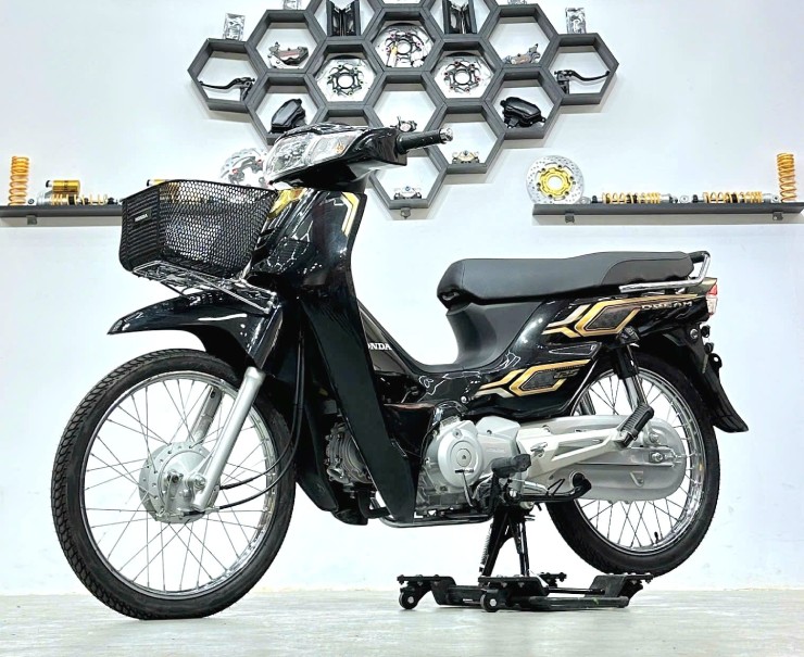 Ngắm huyền thoại Honda Dream 125 NCX 2024 giá hơn 100 triệu đồng - 2