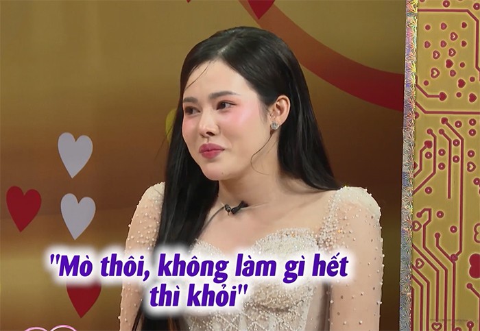 Cô vợ "mỏ hỗn" lấy búa đập nát xe hơi vì chồng lén đi karaoke - 4