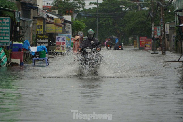 Nam Bộ, Tây Nguyên tiếp tục mưa lớn trong hôm nay.