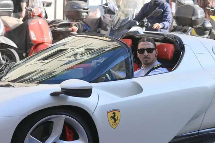 Zlatan Ibrahimovic tự thưởng cho bản thân siêu xe Ferrari SF90 XX Spider - 2