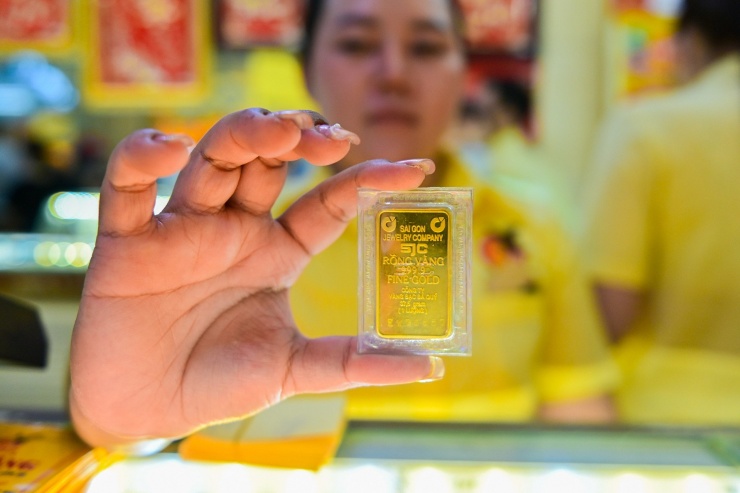 Giá vàng hôm nay 14/10/2024 tăng mạnh hoặc đi ngang, trong nước neo trên đỉnh 1 Giá vàng dự báo tăng. Ảnh: Thạch Thảo