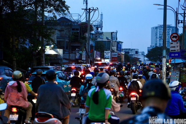 TP.HCM điêu đứng vì ùn tắc giao thông: Đâu là giải pháp?