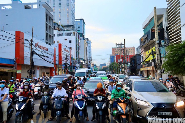 TP.HCM điêu đứng vì ùn tắc giao thông: Đâu là giải pháp?