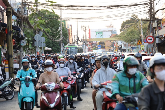 TP.HCM điêu đứng vì ùn tắc giao thông: Đâu là giải pháp?