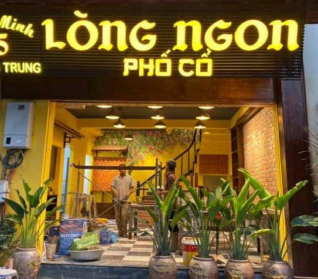 Món nổi bật nhất là lòng chần và lòng non, được chế biến sạch sẽ, thơm ngon.