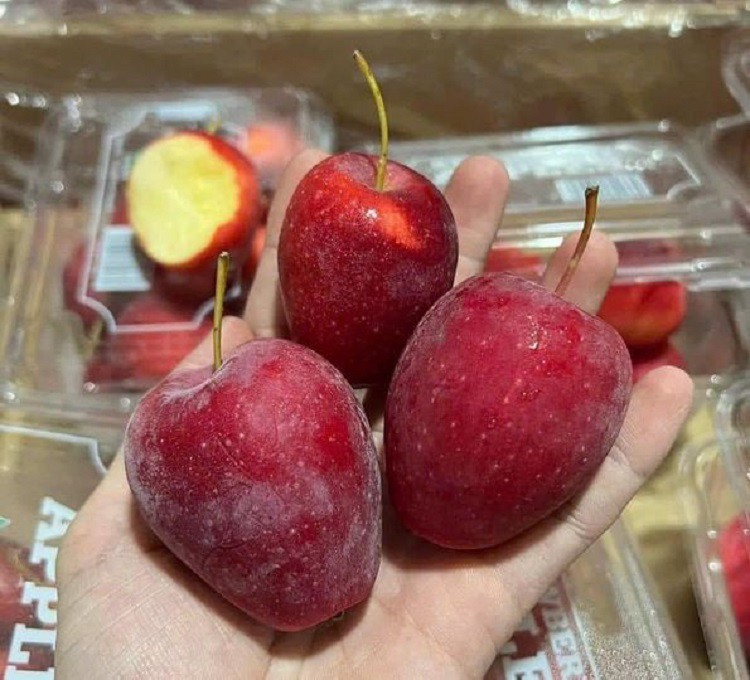 Một số người mua được những quả táo cherry rất giòn và ngọt nhưng nhiều người lại cho rằng loại táo này rất chua và không ngon.