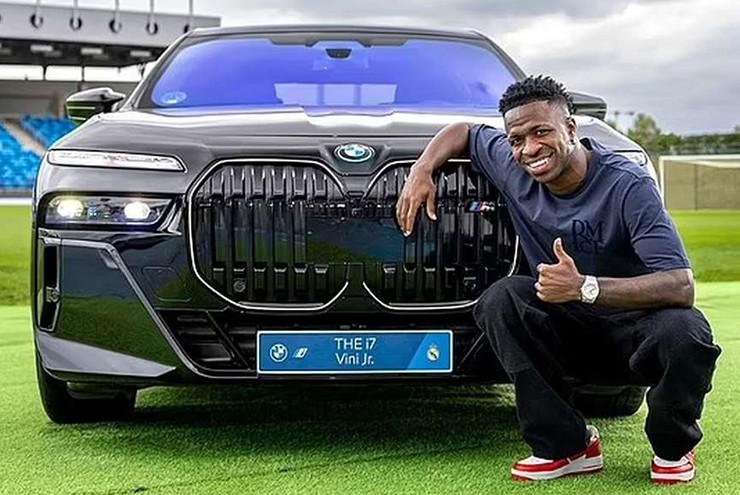 Dàn sao Real Madrid nhận xe BMW mới, Mbappe chọn XM - 3