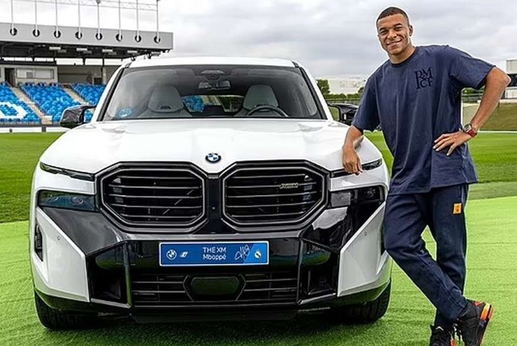 Dàn sao Real Madrid nhận xe BMW mới, Mbappe chọn XM - 1