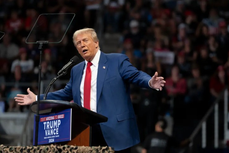 Ông Trump phát biểu tại một cuộc vận động tranh cử ở Trung tâm Findlay Toyota, tại Prescott Valley, Arizona. Ảnh: Getty Images