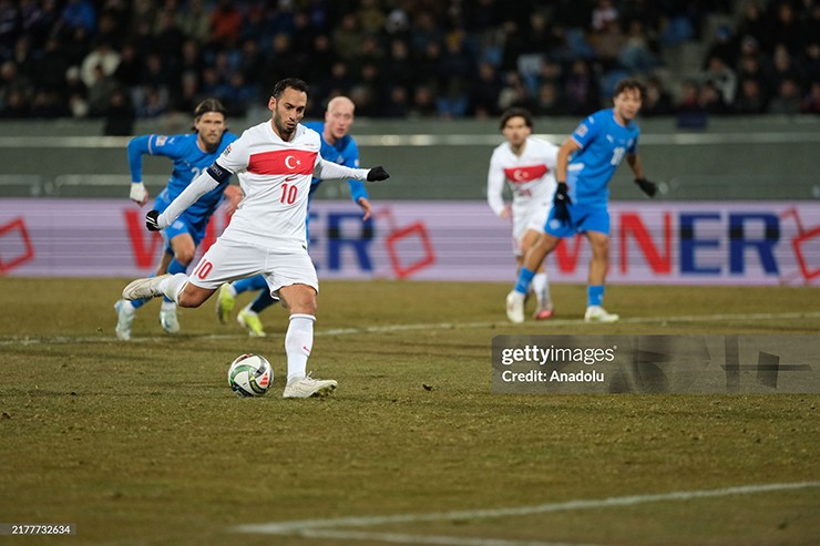 &nbsp;Çalhanoglu đã chuộc lỗi thành công bằng quả phạt đền thứ 2