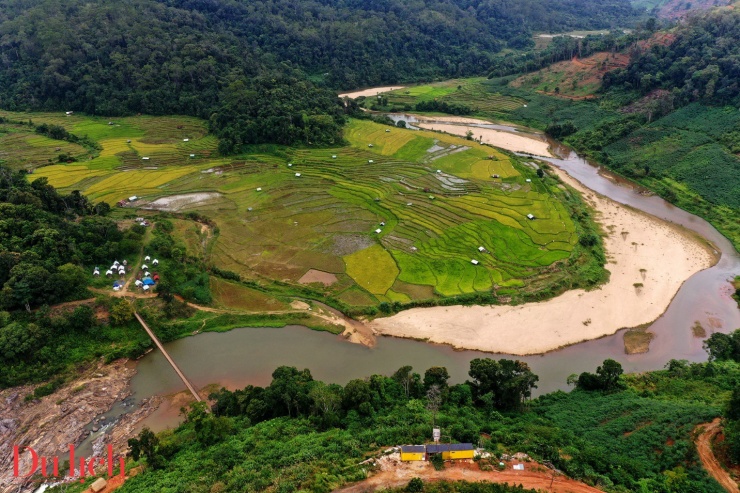 Mê mẩn ruộng bậc thang chín vàng giữa núi rừng Măng Đen - 2