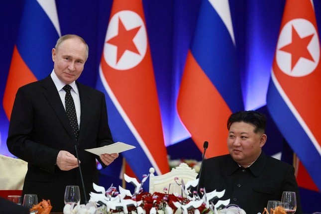 Tổng thống Nga Vladimir Putin và Chủ tịch Triều Tiên Kim Jong-un gặp nhau tại Bình Nhưỡng tháng 6/2024. (Ảnh: Reuters)