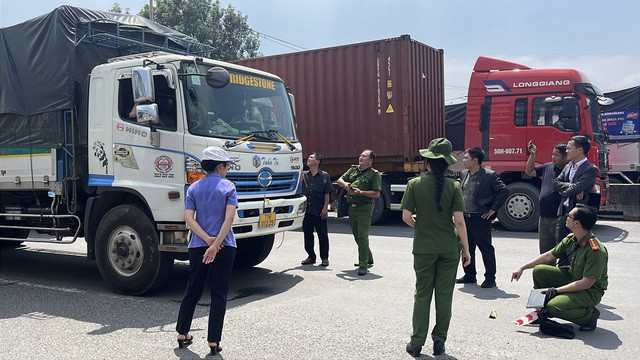 Công an dựng lại hiện trường vụ xe tải thảm sát trên Quốc lộ 51, tài xế tái hiện khoảnh khắc kinh hoàng