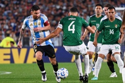 Video bóng đá Argentina - Bolivia: Messi ghi hat-trick, "chơi tennis" (Vòng loại World Cup)