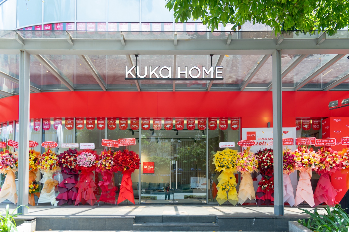 KuKa Home Flagship tọa lạc tại vị trí đắc địa ngay trung tâm Khu đô thị Sala.