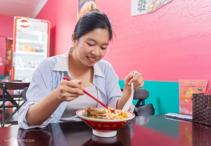 Bún ốc Liễu Châu &#39;nặng mùi&#39; gây tò mò ở Hà Nội - 2