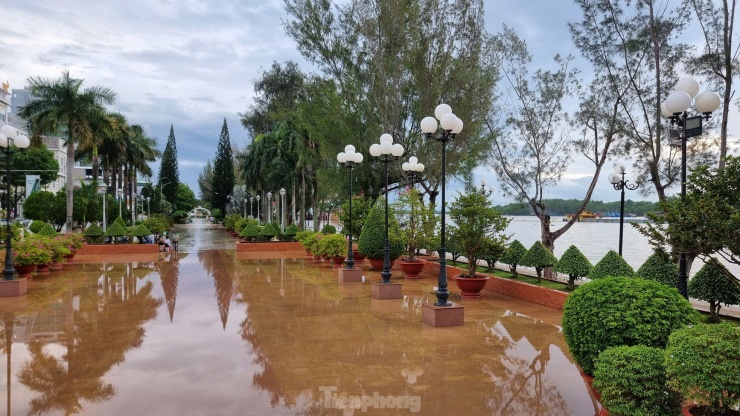 Cần Thơ Gặp Triều Cường Vượt Báo Động 3: Nhà Dân Ngập Nước, Giao Thông Bị Đứt Gãy