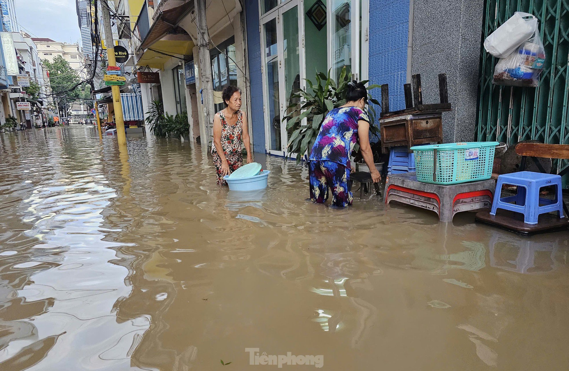 Cần Thơ Gặp Triều Cường Vượt Báo Động 3: Nhà Dân Ngập Nước, Giao Thông Bị Đứt Gãy