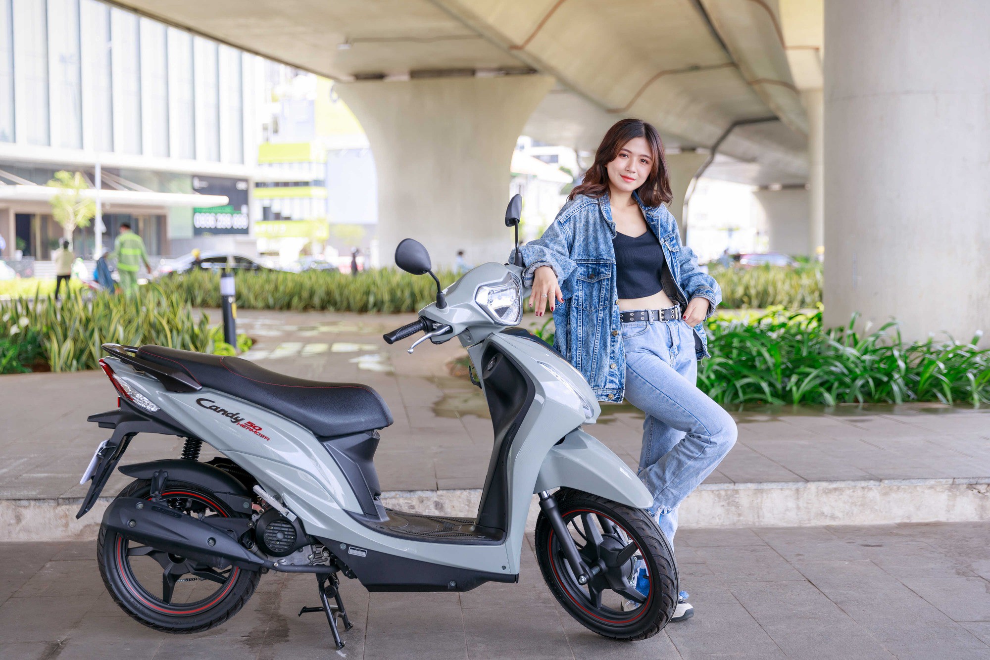 Kymco Hermosa&nbsp;không chỉ mang lại cảm giác lái thoải mái mà còn thể hiện phong cách cuốn hút.