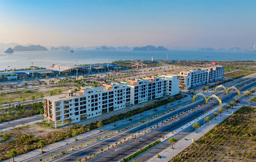 Nằm giữa trung tâm Phương Đông Wonder Island, phân khu SunMid hưởng trọn lưu lượng khách đến du lịch tại khu đô thị cùng hệ tiện ích hiện hữu, đa dạng.