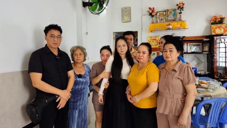 Cặp vợ chồng nghèo đem con 8 tháng tuổi đi cho, 44 năm sau, đứa bé ngày ấy bất ngờ trở về để gặp cha lần cuối - 4