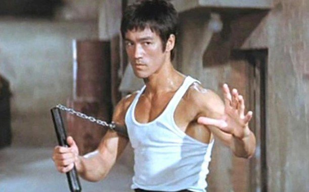 Bruce Lee's flexibility and speed when using nunchaku created memorable moments. Photo: Collected.